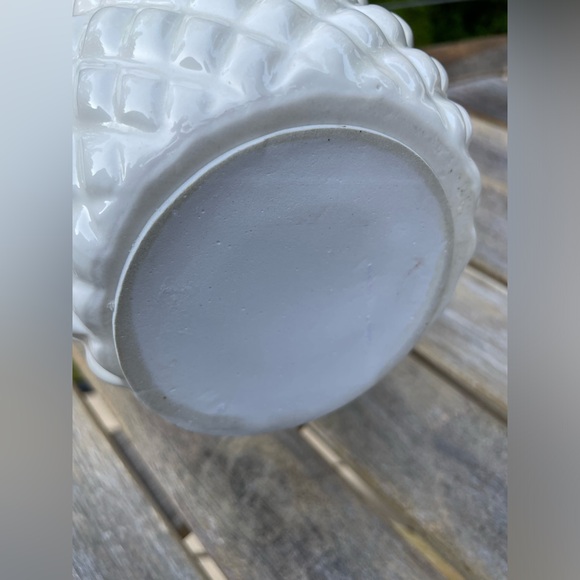 Pineapple Ceramic Figurine Statue White and Gold - Picture 5 of 6